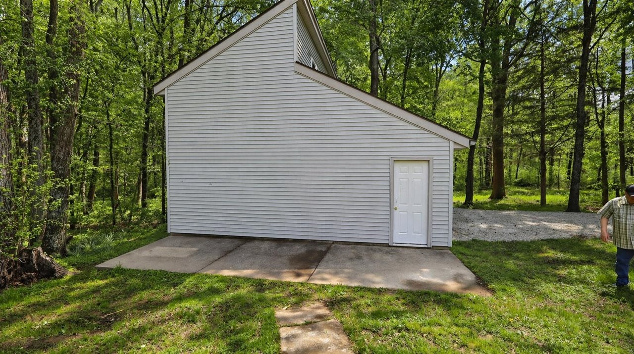 447 Mayhew Road Smiths Grove, KY 42171 - Photo 12 of 38 Gallery Image 12