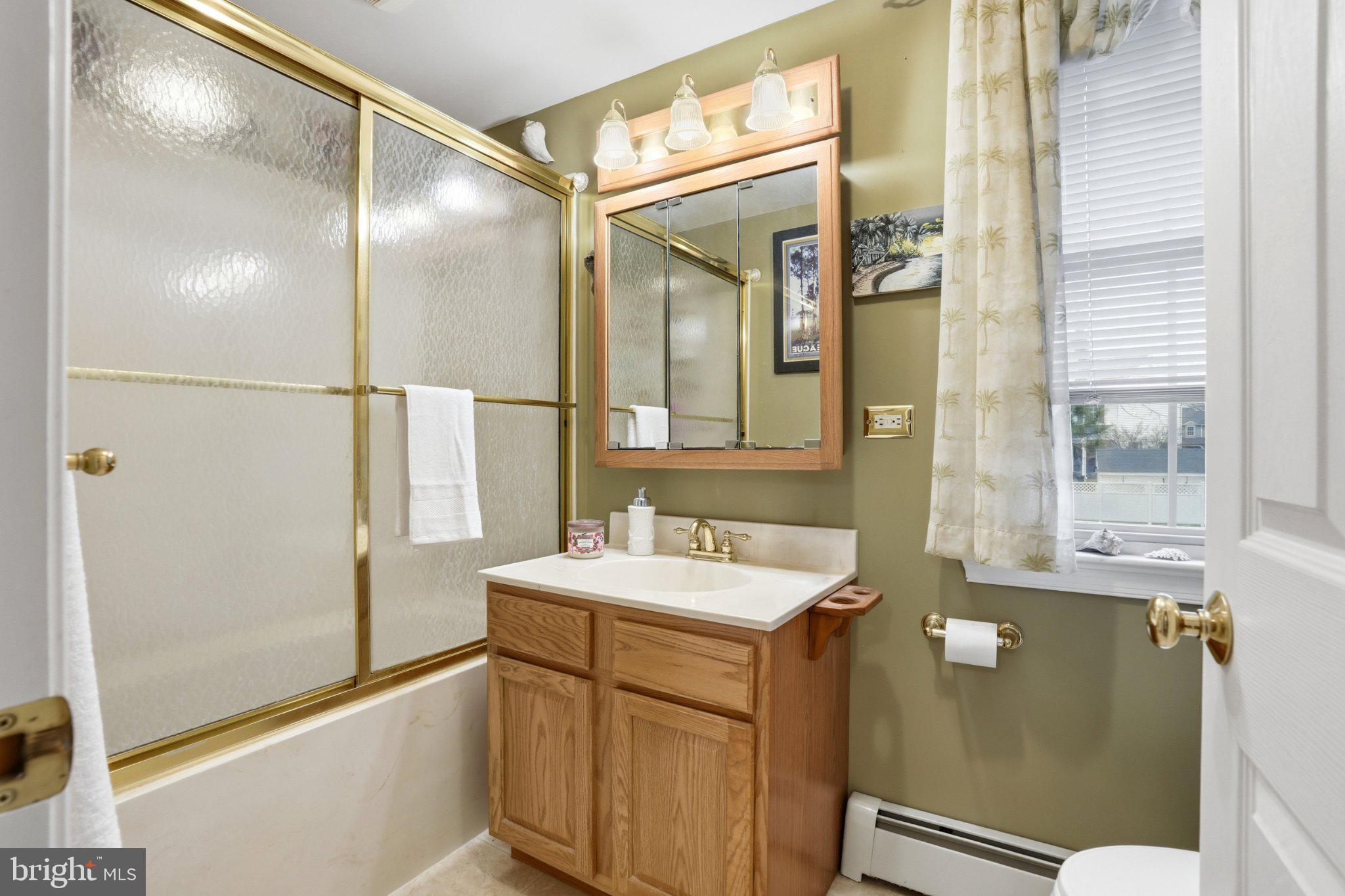 115 Church Road Telford, PA 18969 - Photo 20 of 29 Charming bathroom with elegant finishes.