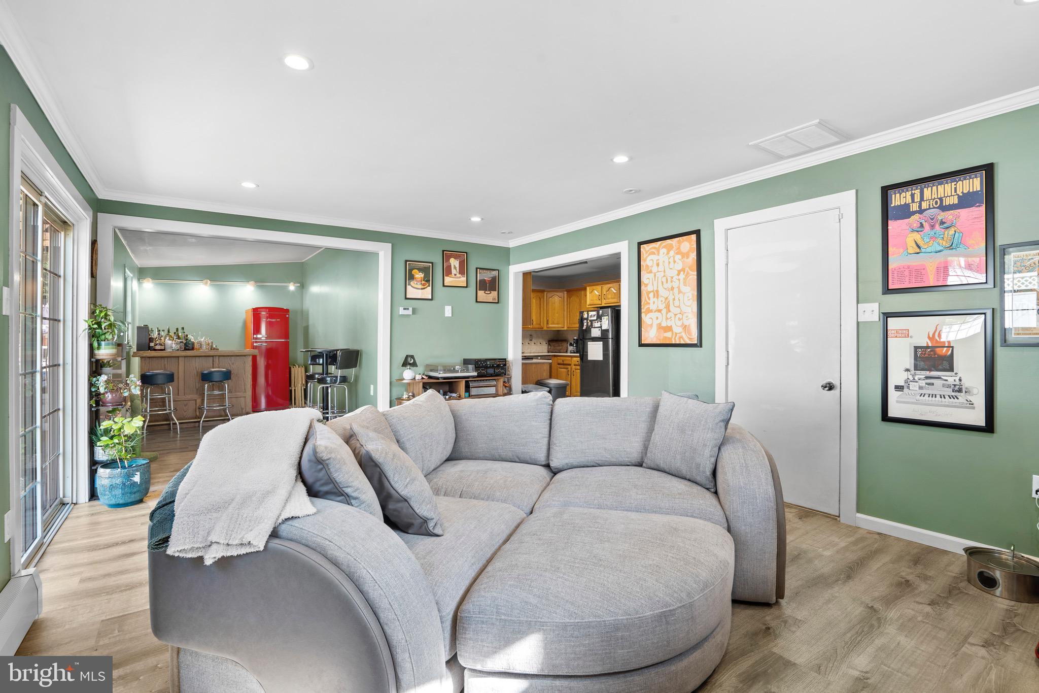 10 Thistle Road Levittown, PA 19056 - Photo 12 of 32 Gallery Image 12