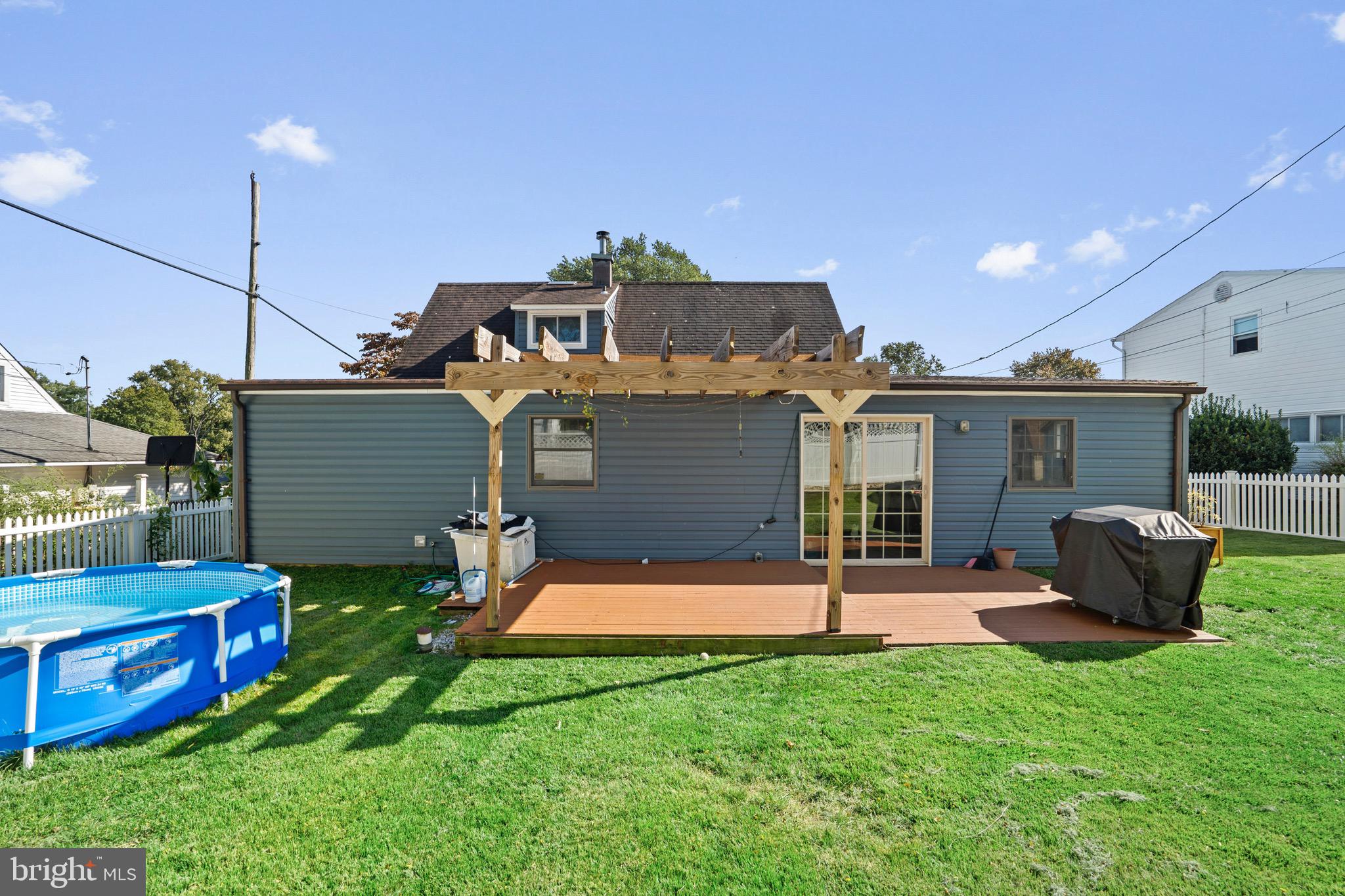 10 Thistle Road Levittown, PA 19056 - Photo 31 of 32 Gallery Image 31