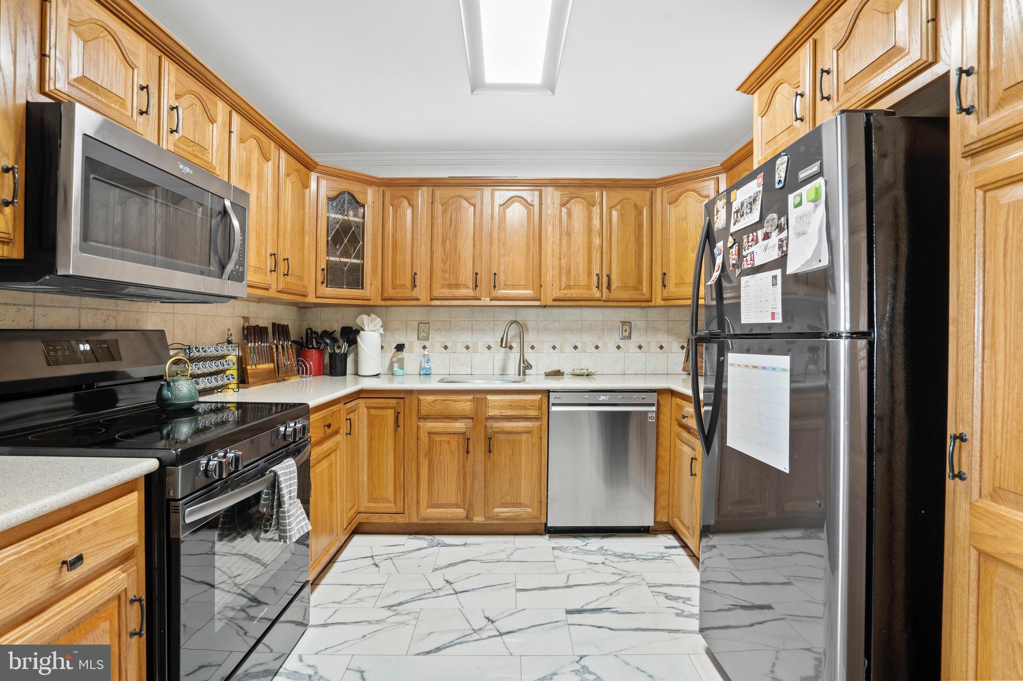 10 Thistle Road Levittown, PA 19056 - Photo 8 of 32 Gallery Image 8