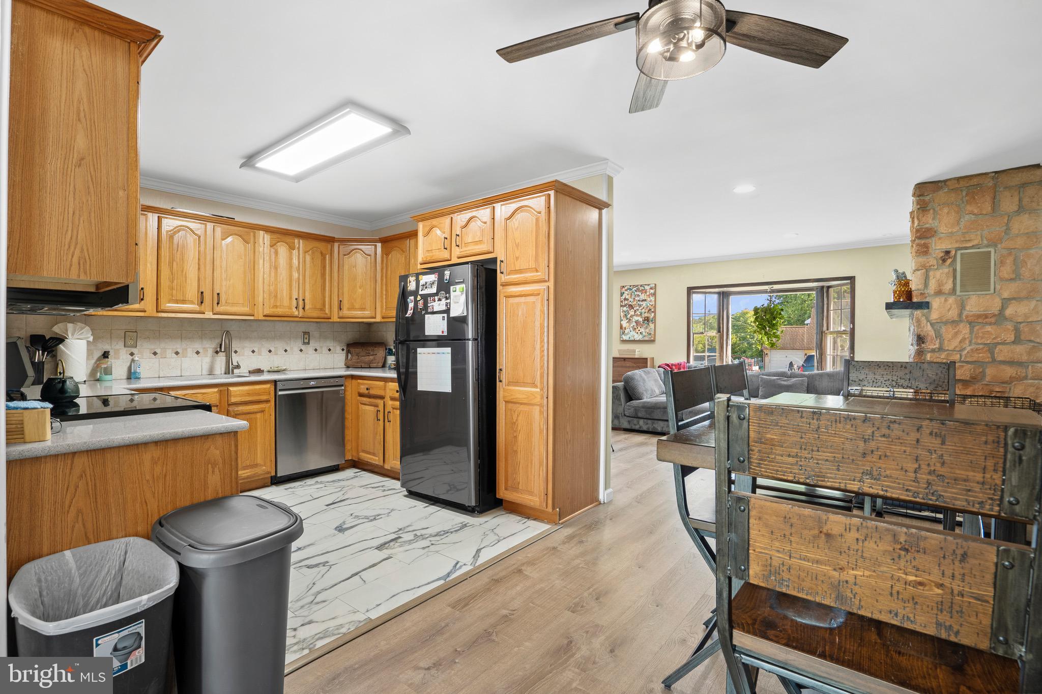 10 Thistle Road Levittown, PA 19056 - Photo 9 of 32 Gallery Image 9