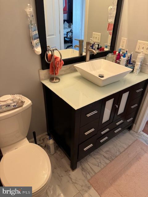 6357 Regal Oak Drive Springfield, VA 22152 - Photo 18 of 42 a bathroom with a sink a toilet and mirror