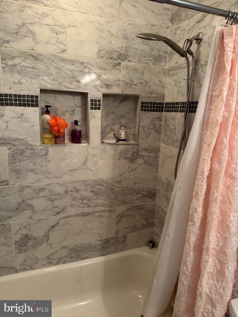 6357 Regal Oak Drive Springfield, VA 22152 - Photo 27 of 42 a bathroom with a shower