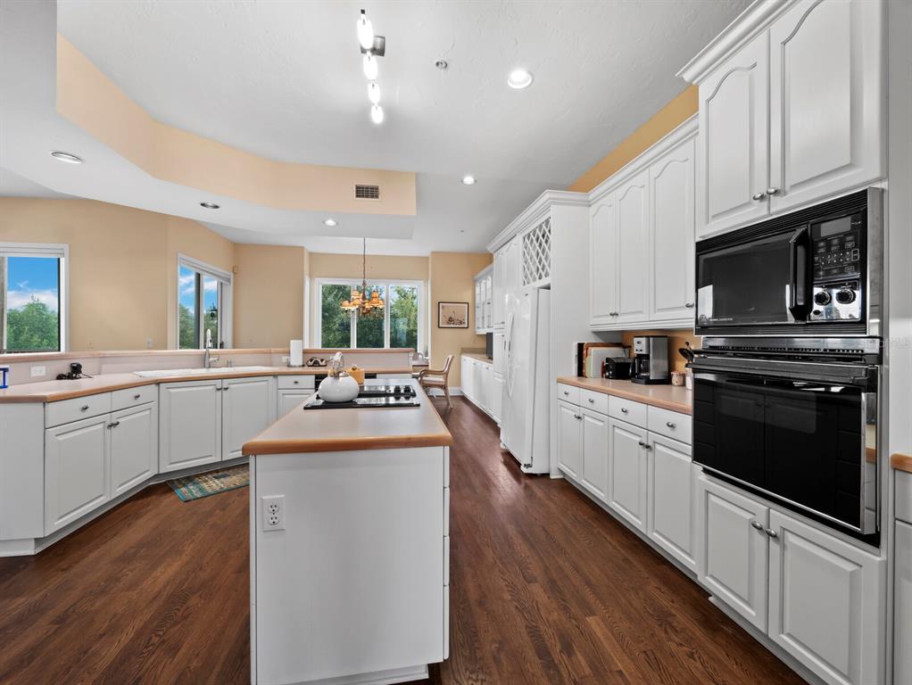 836 Evergreen Way Longboat Key, FL 34228 - Photo 18 of 49