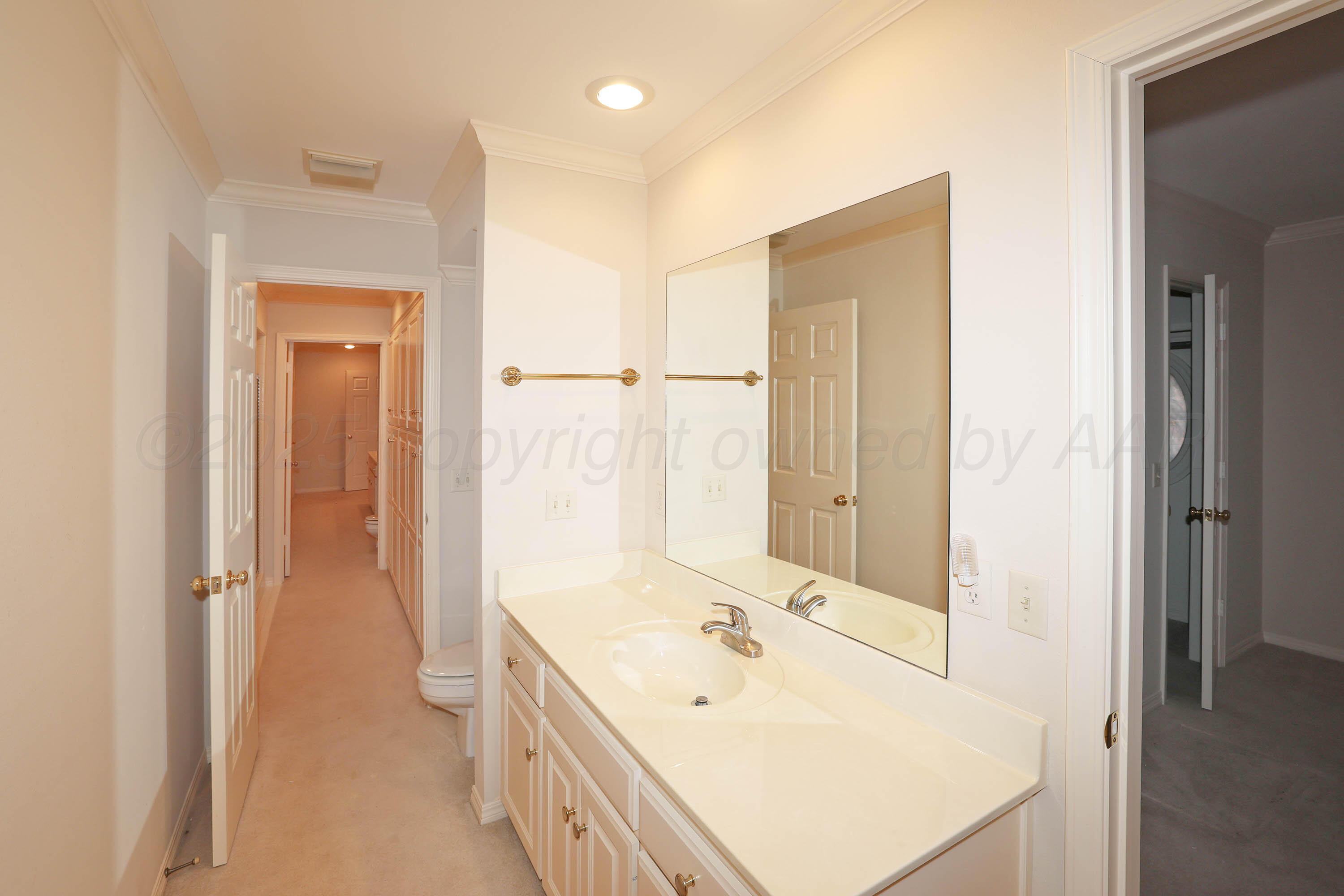 7707 Bent Tree Drive Amarillo, TX 79121 - Photo 32 of 47 a bathroom with a sink a mirror and a bathtub