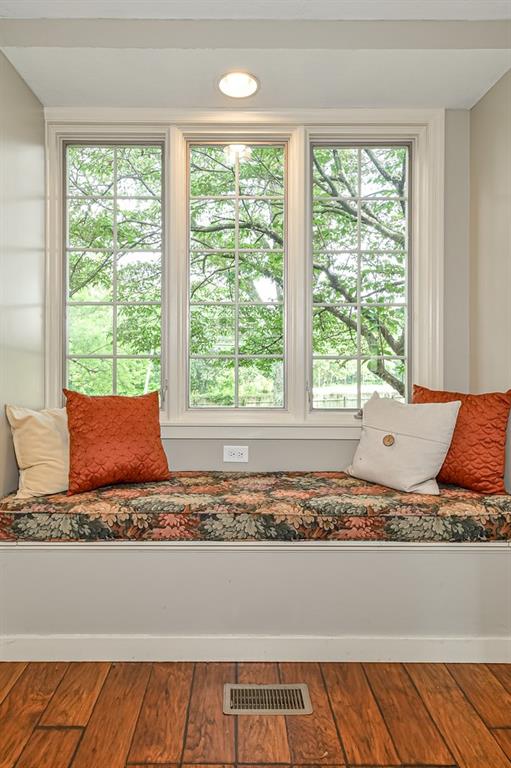 1505 West Ingomar Road Pittsburgh, PA 15237 - Photo 11 of 42 Charming window seat off first floor master.