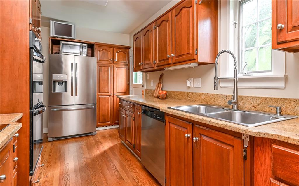 1505 West Ingomar Road Pittsburgh, PA 15237 - Photo 19 of 42 Fully appointed galley kitchen.