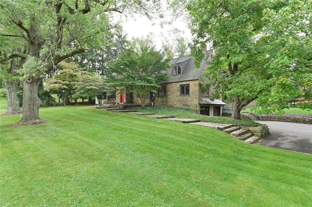 1505 West Ingomar Road Pittsburgh, PA 15237 - Photo 2 of 42 Level drive and yard.