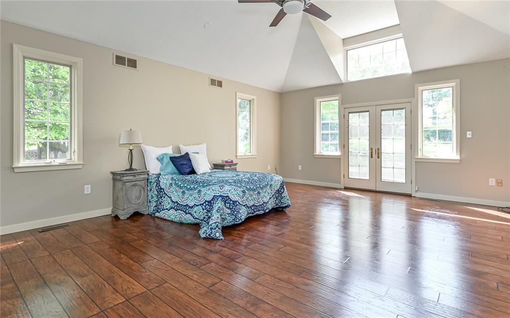 1505 West Ingomar Road Pittsburgh, PA 15237 - Photo 29 of 42 Spacious first floor bedroom is light and bright.