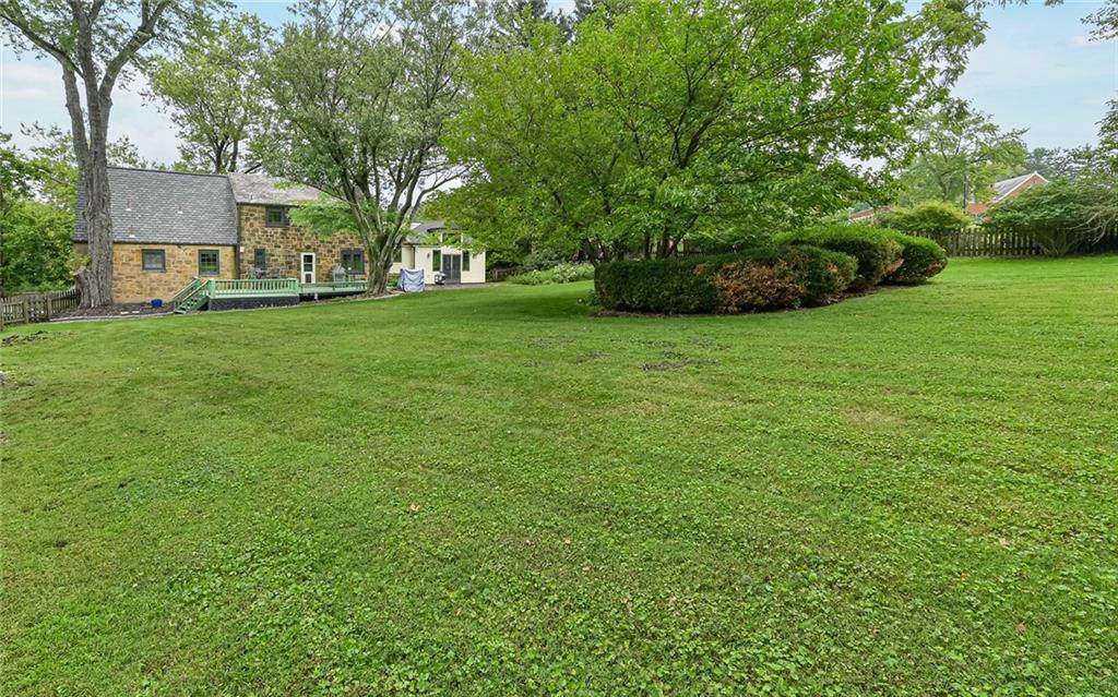 1505 West Ingomar Road Pittsburgh, PA 15237 - Photo 3 of 42 Private fenced level yard.