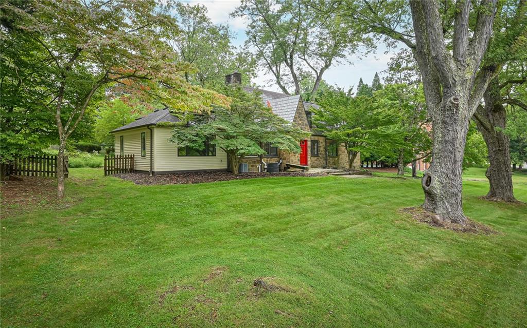 1505 West Ingomar Road Pittsburgh, PA 15237 - Photo 42 of 42 Private front yard leads to fenced rear yard.