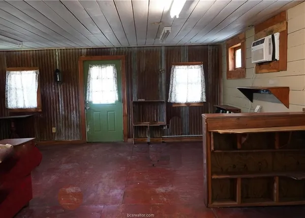 $1,100 | 6759 Highway 105, Unit PIE SHP, Navasota, TX 77868