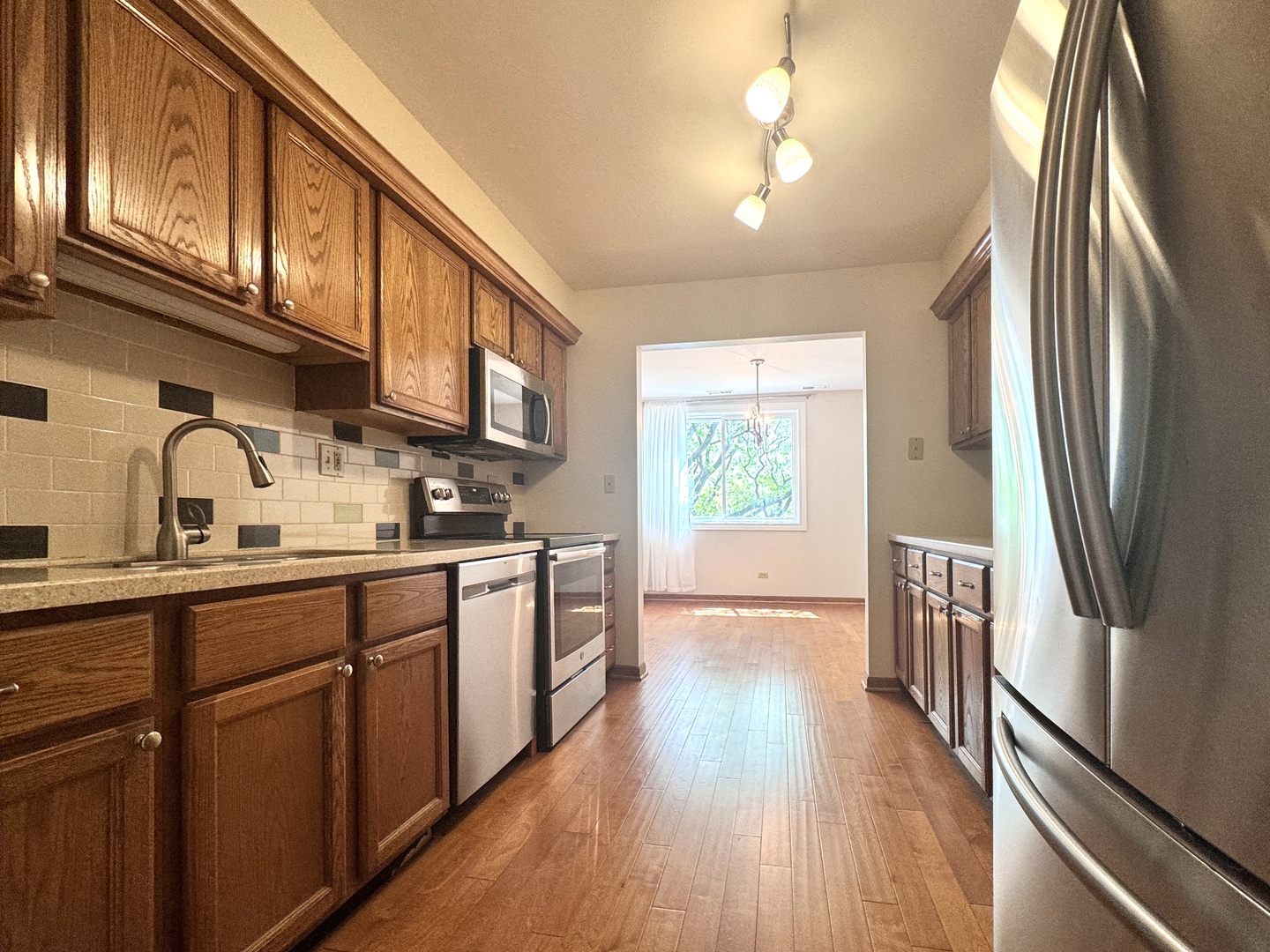 440 Raintree Court, Unit 3G Glen Ellyn, IL 60137 - Photo 3 of 35