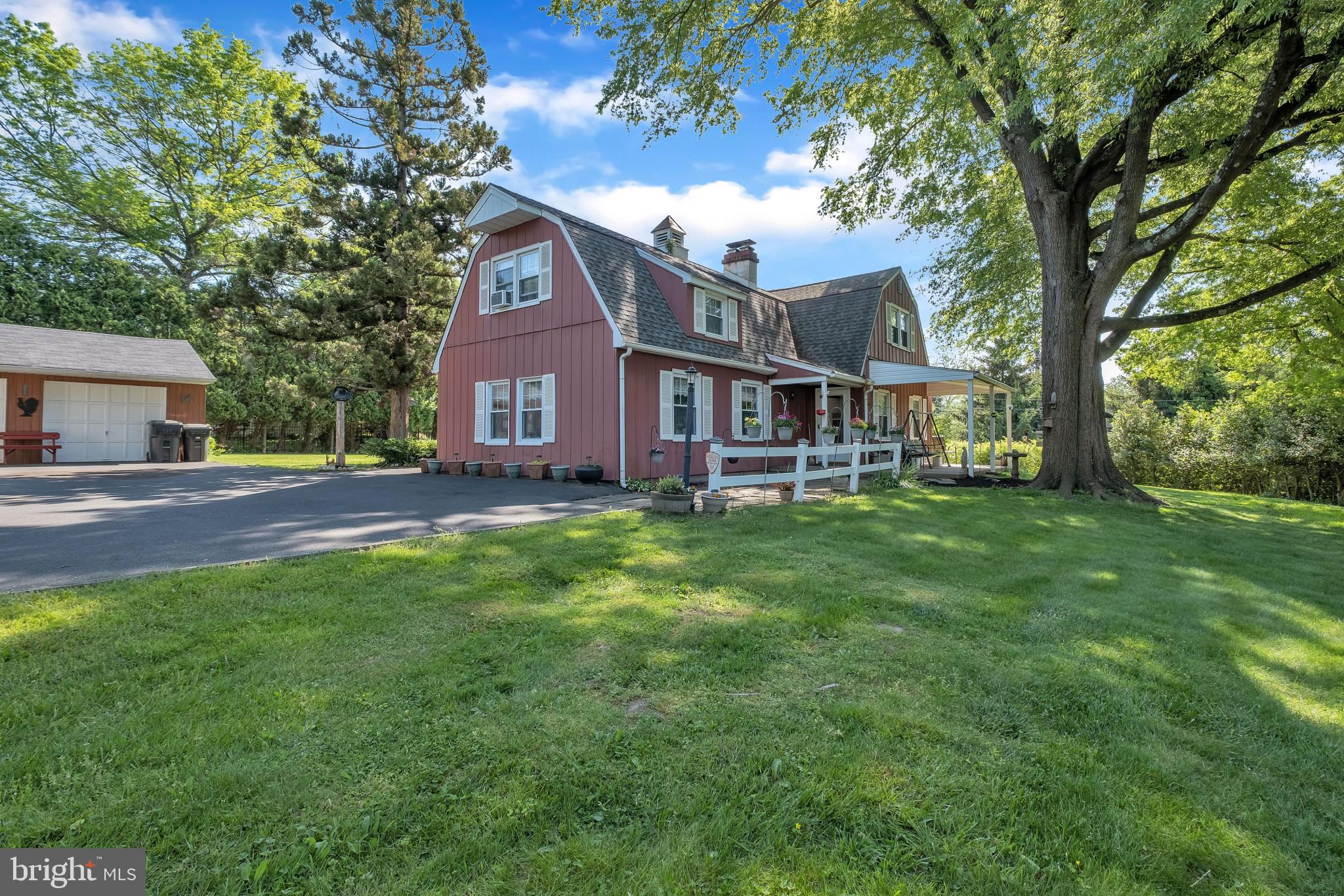 184 Crest Road Newtown, PA 18940 - Photo 2 of 27