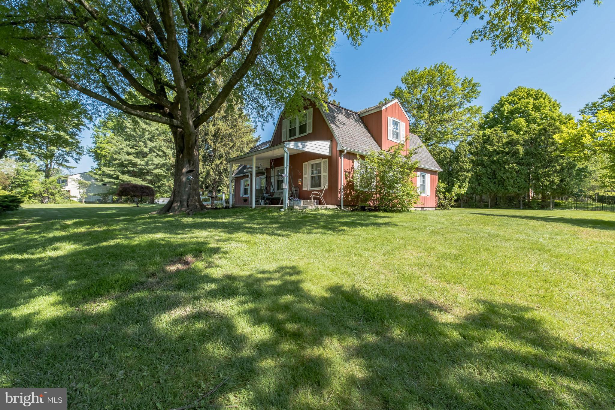 184 Crest Road Newtown, PA 18940 - Photo 3 of 27