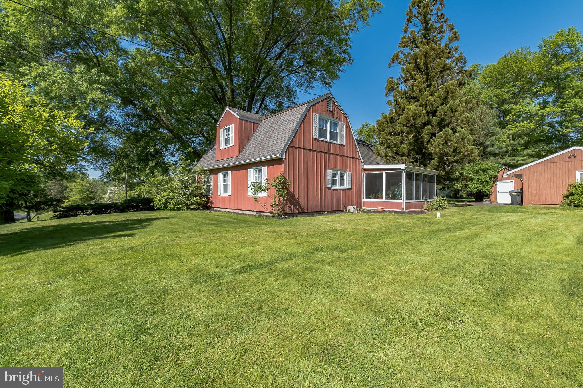 184 Crest Road Newtown, PA 18940 - Photo 4 of 27