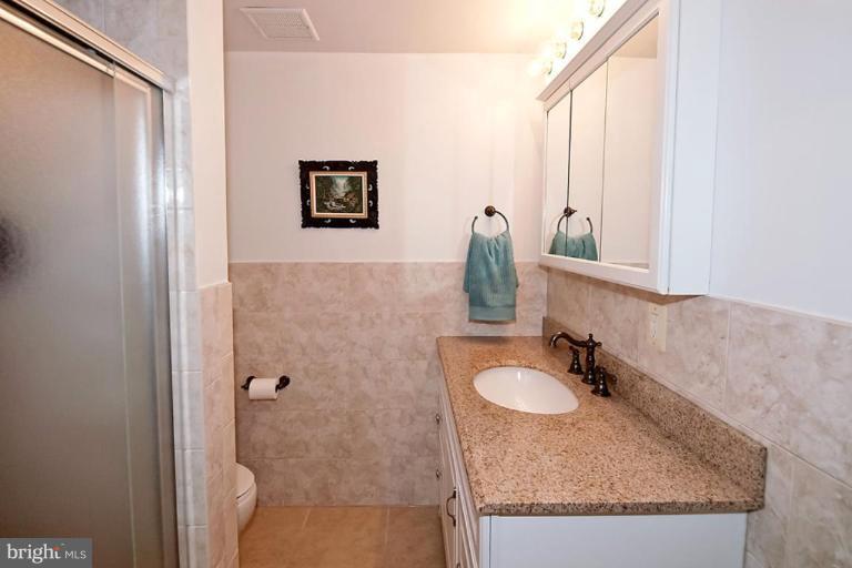 4407 W Street Northwest Washington, DC 20007 - Photo 22 of 24 Bath #2