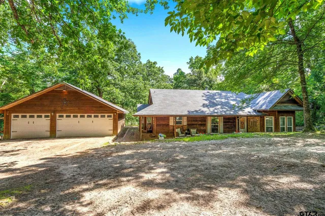 $299,900 | 237 Saddleback Lane, Holly Lake Ranch, TX 75765