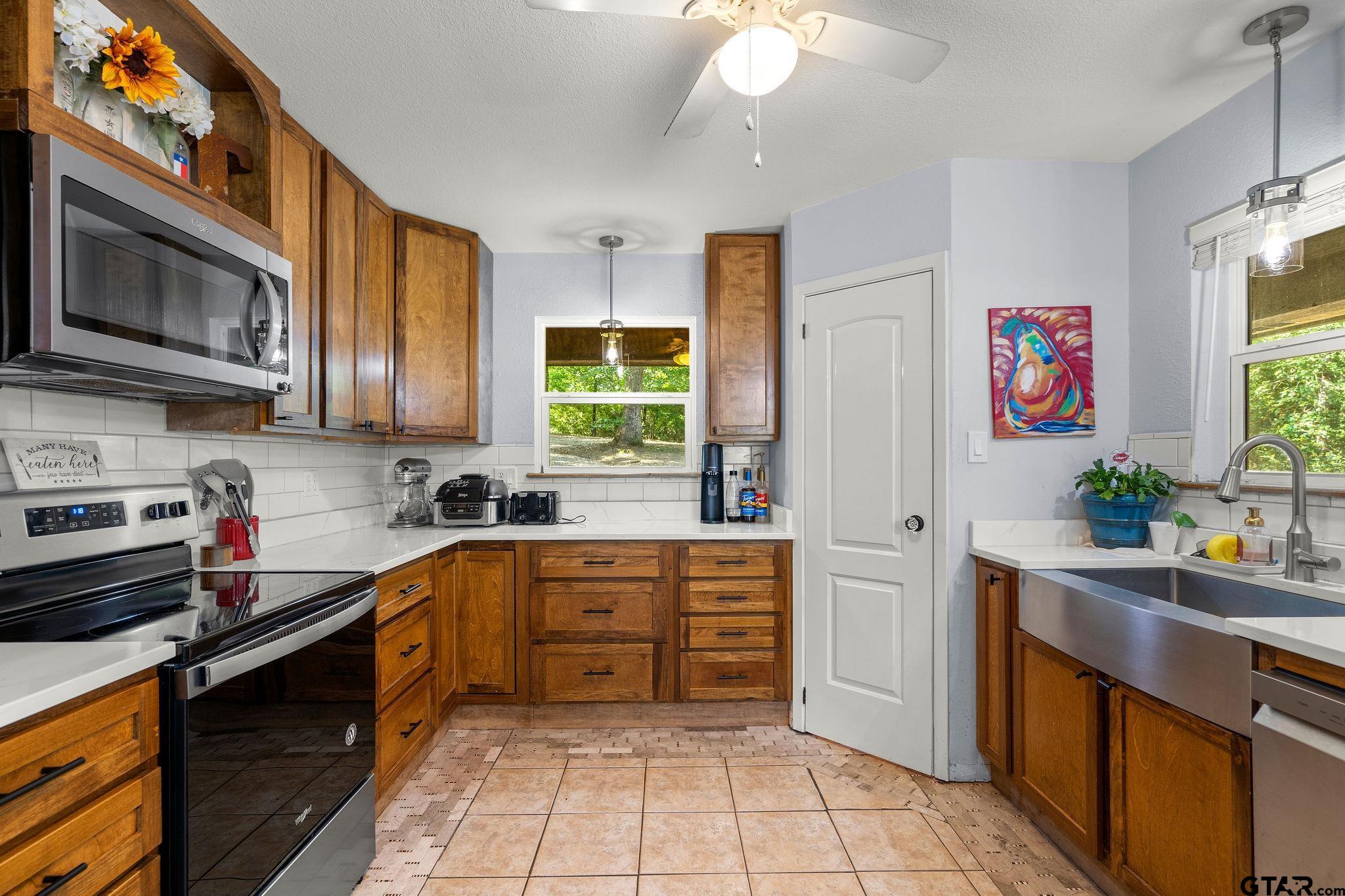 237 Saddleback Lane Holly Lake Ranch, TX 75765 - Photo 11 of 31