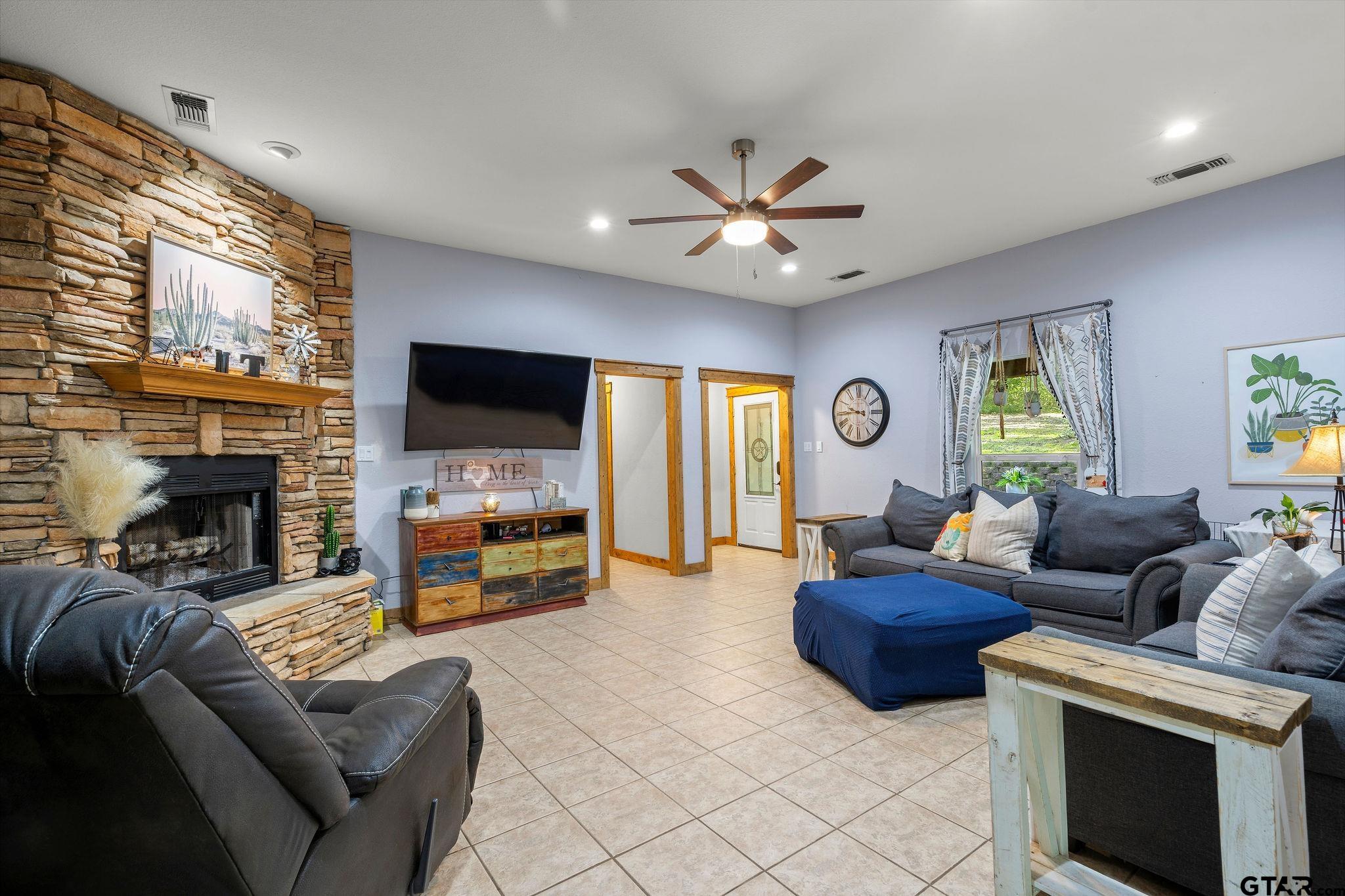 237 Saddleback Lane Holly Lake Ranch, TX 75765 - Photo 8 of 31