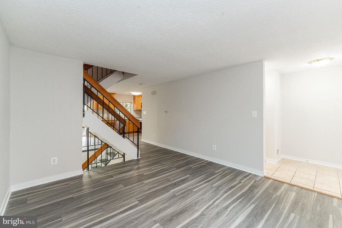 2442 Southgate Square Reston, VA 20191 - Photo 5 of 23