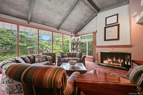 $1,899,000 | 39 Upper Drive, Huntington Bay, NY 11743