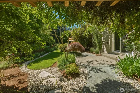 $2,700,000 | 13424 Northeast 80th Street, Redmond, WA 98052
