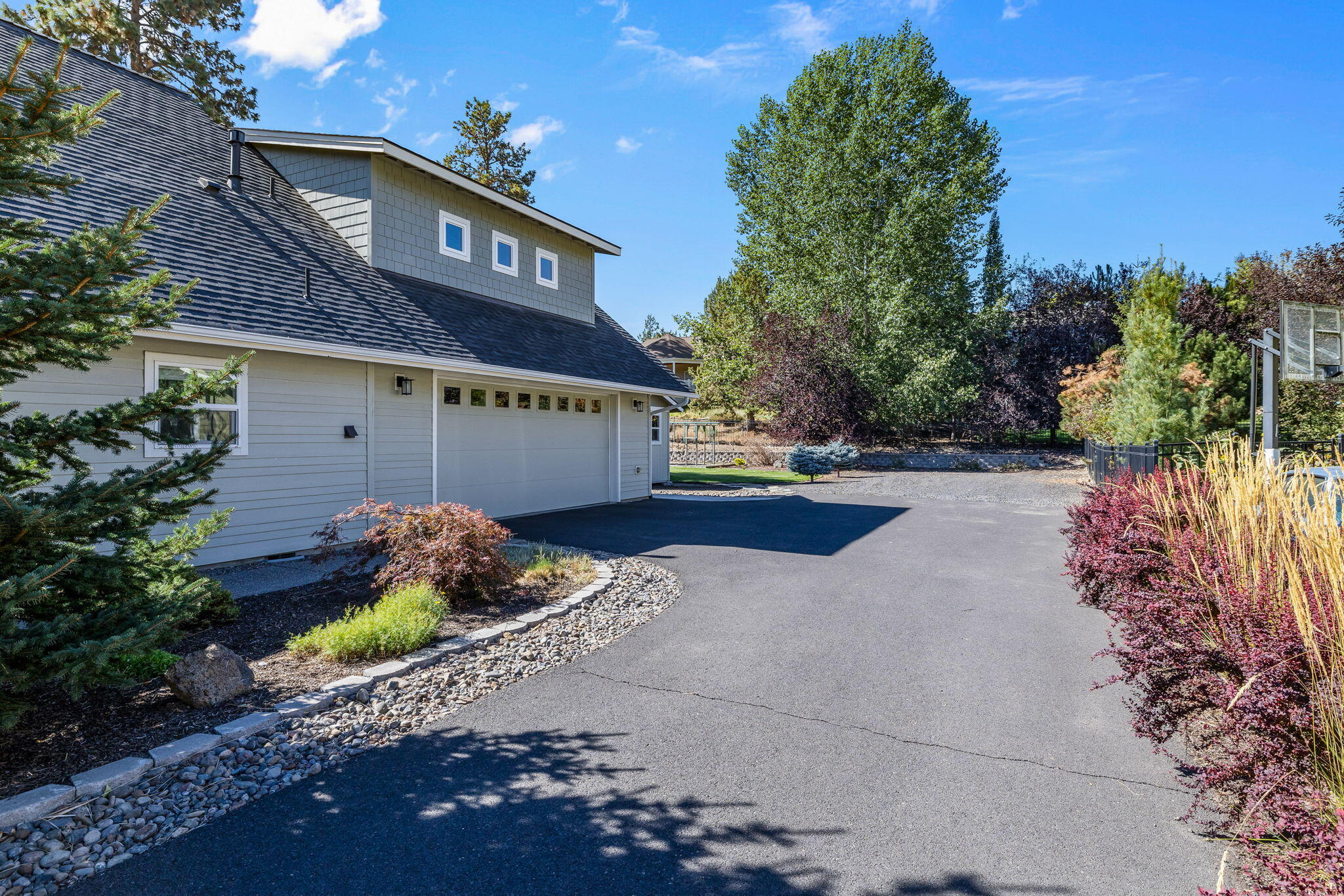 20963 Avery Lane Bend, OR 97702 - Photo 40 of 46 2024_09_27_20963_avery_lane-4