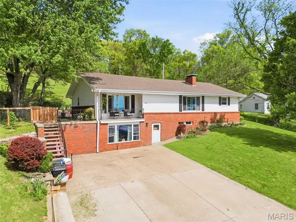 $289,900 | 409 Luke Street, Clarksville, MO 63336