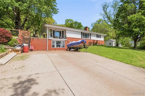 $289,900 | 409 Luke Street, Clarksville, MO 63336