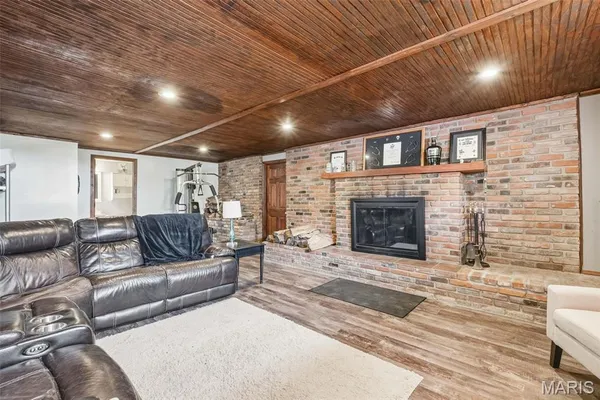 $289,900 | 409 Luke Street, Clarksville, MO 63336