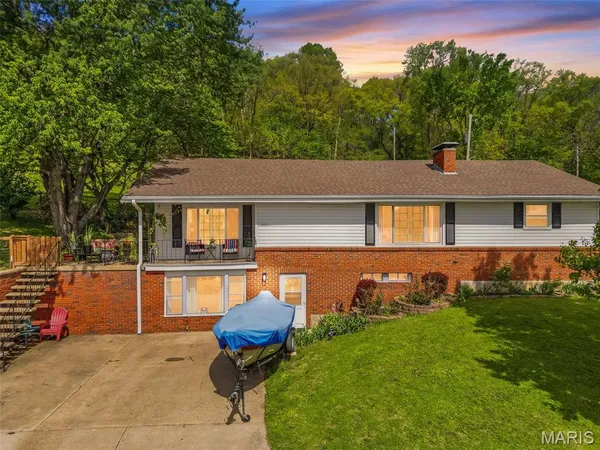 $289,900 | 409 Luke Street, Clarksville, MO 63336