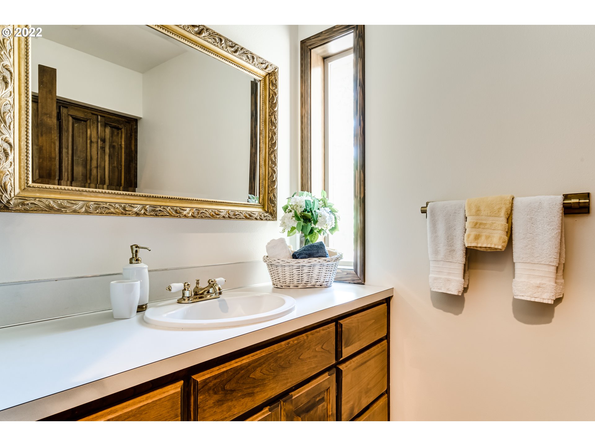 4043 Dillard Road Eugene, OR 97405 - Photo 11 of 31 Bathroom