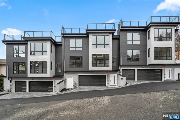 $2,100,000 | 1456 River Road, Edgewater, NJ 07020