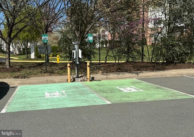 1621 Ladue Court, Unit 105 Woodbridge, VA 22191 - Photo 53 of 60 a view of a park with large trees