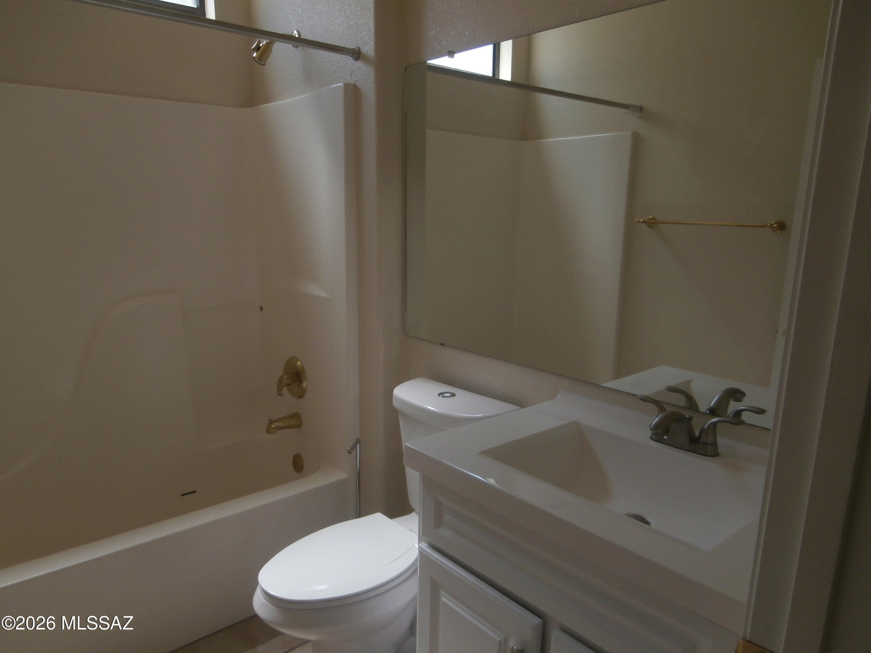 948 West Ashworth Road Green Valley, AZ 85614 - Photo 14 of 21 Hall Bath