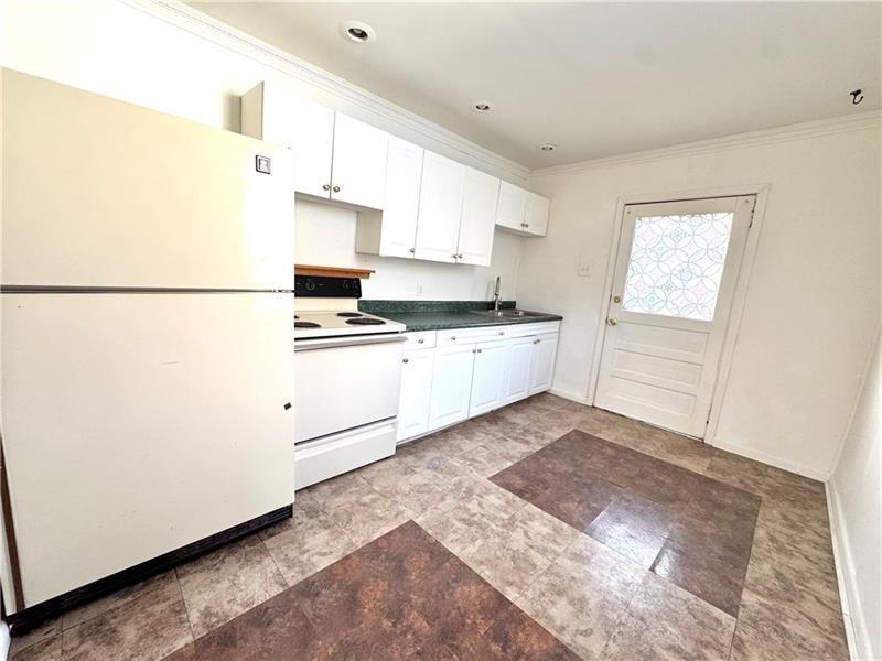 1761 Eastbrook Road New Castle, PA 16101 - Photo 3 of 9