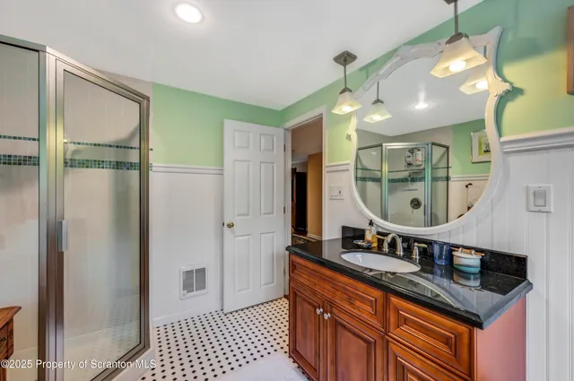 $750,000 | 353 Benton Road, Dalton, PA 18414