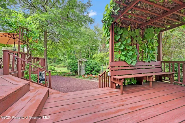 $750,000 | 353 Benton Road, Dalton, PA 18414