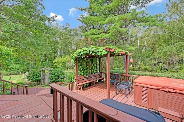 $750,000 | 353 Benton Road, Dalton, PA 18414