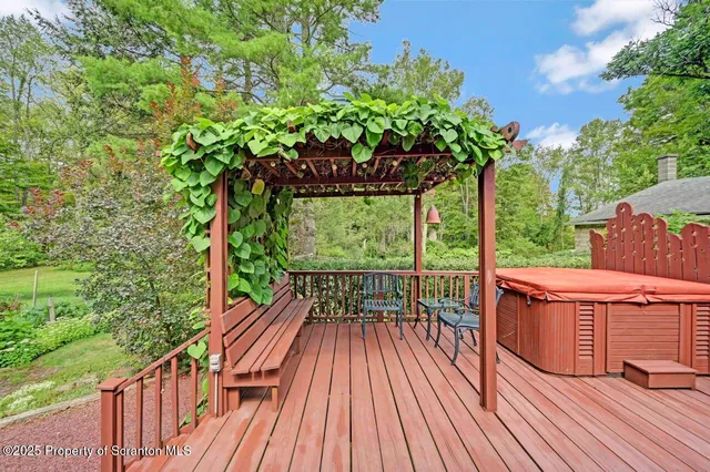 $750,000 | 353 Benton Road, Dalton, PA 18414