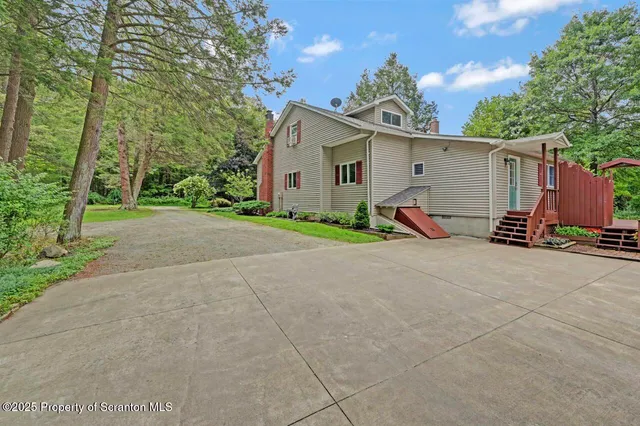 $750,000 | 353 Benton Road, Dalton, PA 18414