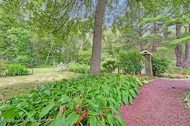 $750,000 | 353 Benton Road, Dalton, PA 18414