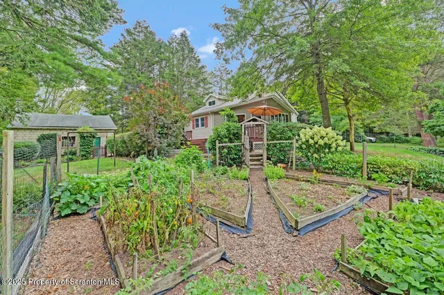 $750,000 | 353 Benton Road, Dalton, PA 18414