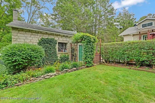 $750,000 | 353 Benton Road, Dalton, PA 18414