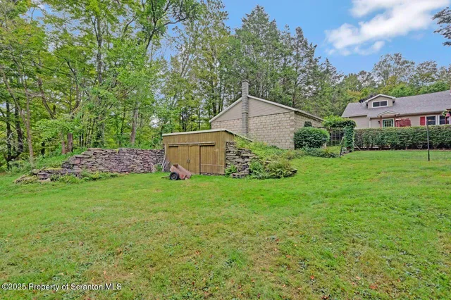 $750,000 | 353 Benton Road, Dalton, PA 18414