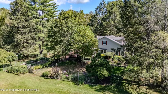 $750,000 | 353 Benton Road, Dalton, PA 18414