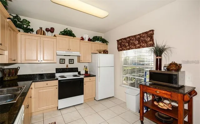$3,000 | 7685 Plantation Circle, Unit B, University Park, FL 34201