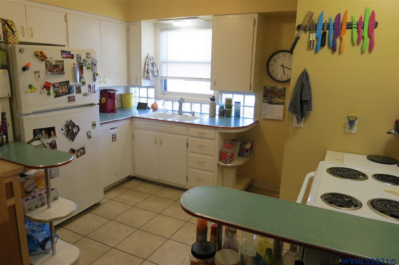161 Southeast Maple Street Dallas, OR 97338 - Photo 4 of 14 Gallery Image 4